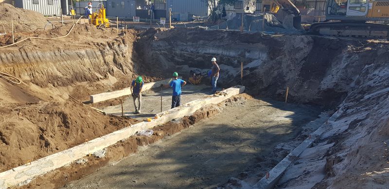 Escavação para obra de posto de combustível